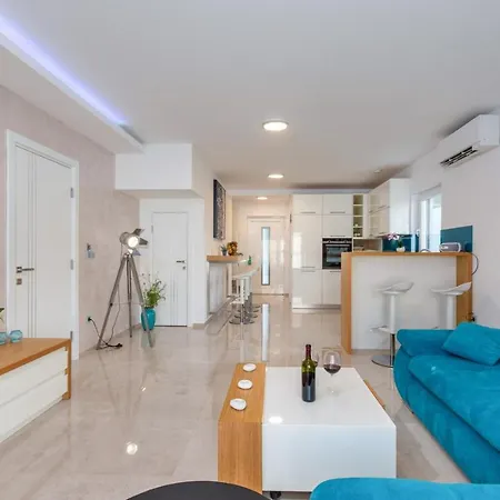 Tarari Luxury Apartment Baska  Exterior photo