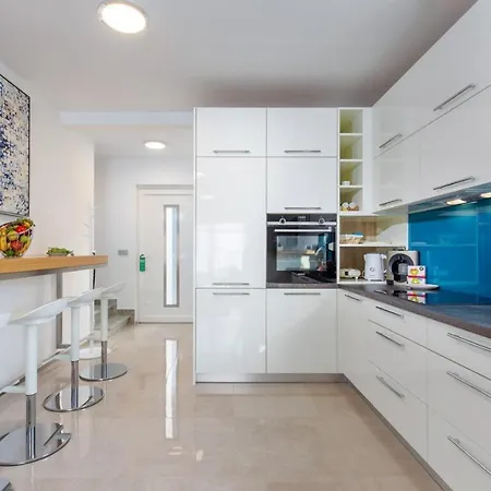 Tarari Luxury Apartment Baska  Exterior photo