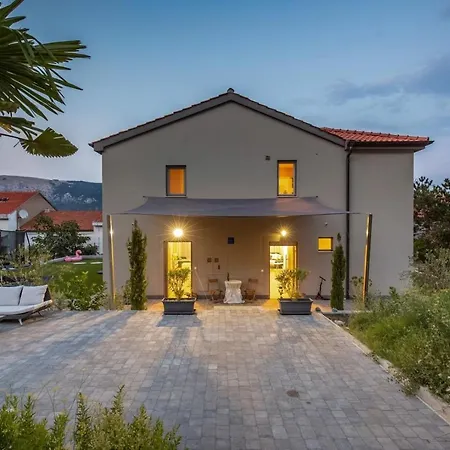 Tarari Luxury Apartment Baska  Exterior photo