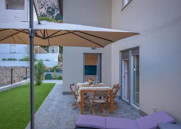 Tarari Luxury Apartment