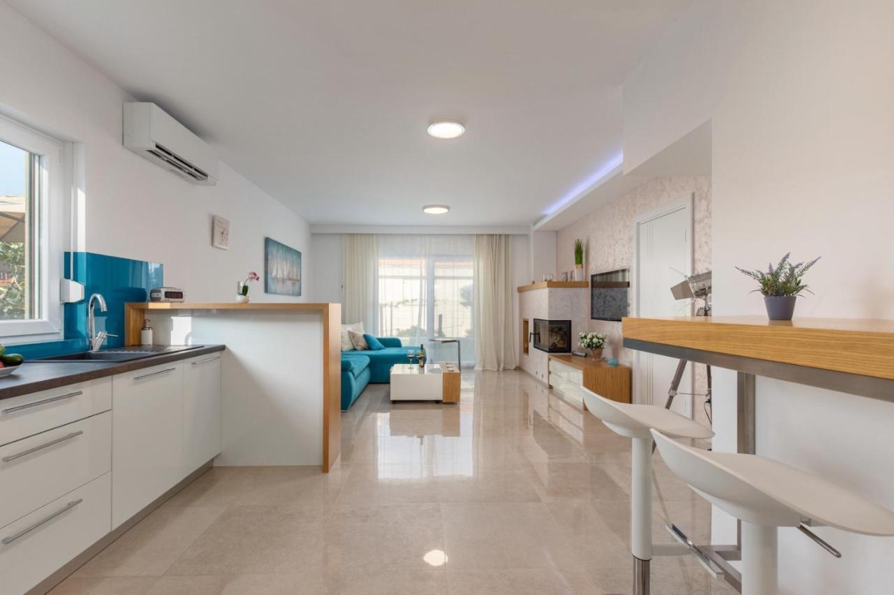 Tarari Luxury Apartment *