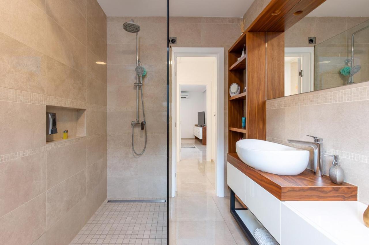Tarari Luxury Apartment *
