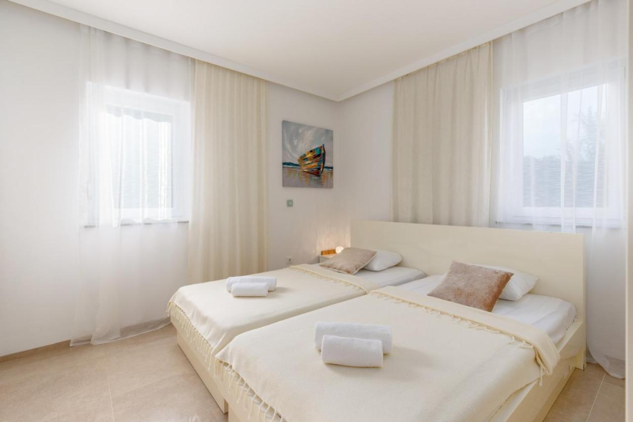Tarari Luxury Apartment